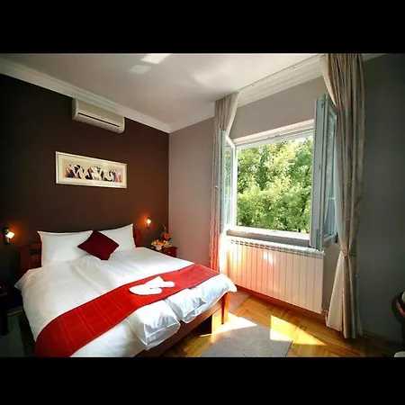 Cozy Withy Yard And Private Parking *