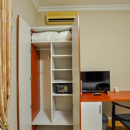 Motel Cozy Withy Yard And Private Parking Belgrade