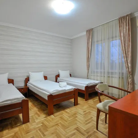 Motel Cozy Withy Yard And Private Parking *