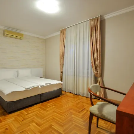 Cozy Withy Yard And Private Parking Belgrade