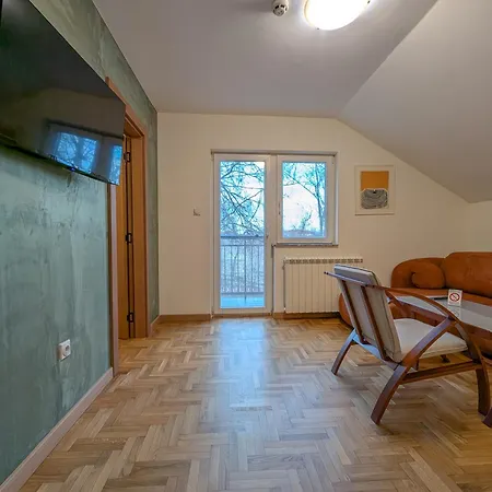 Cozy Withy Yard And Private Parking Belgrade