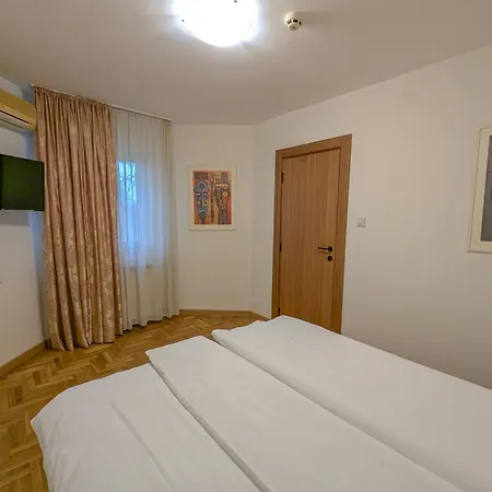Cozy Withy Yard And Private Parking Motel *