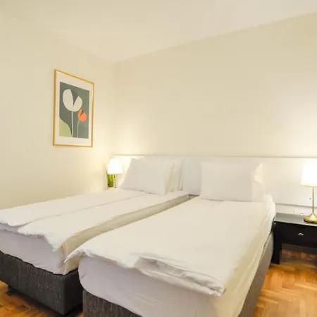 Motel Cozy Withy Yard And Private Parking Belgrade
