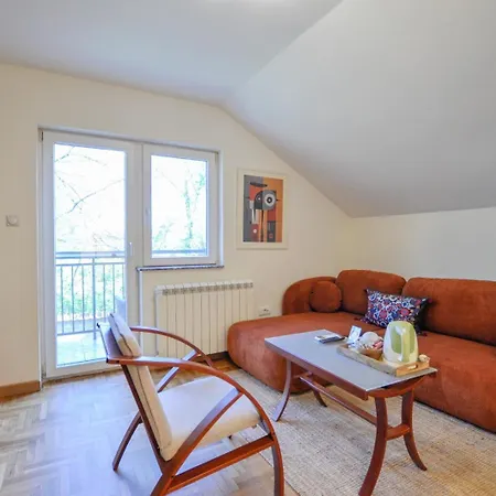 Cozy Withy Yard And Private Parking *