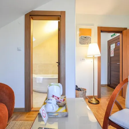 Cozy Withy Yard And Private Parking * Belgrade